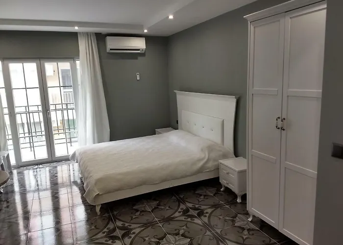 Ξενοδοχείο με διαμερίσματα St. Sofia - Official